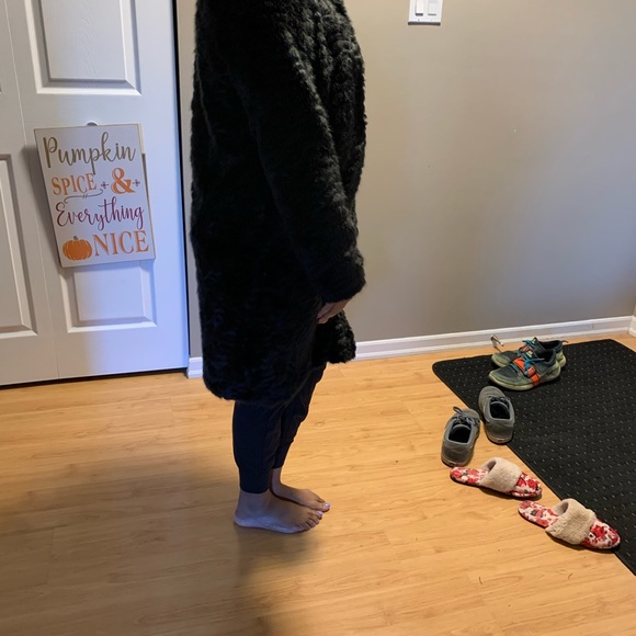 Faux fur black coat - Picture 9 of 9